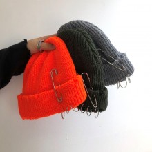Hip-Hop brooch pin knitted hat