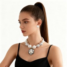 French Gentle Wind Large Imitation Pearl String Necklace